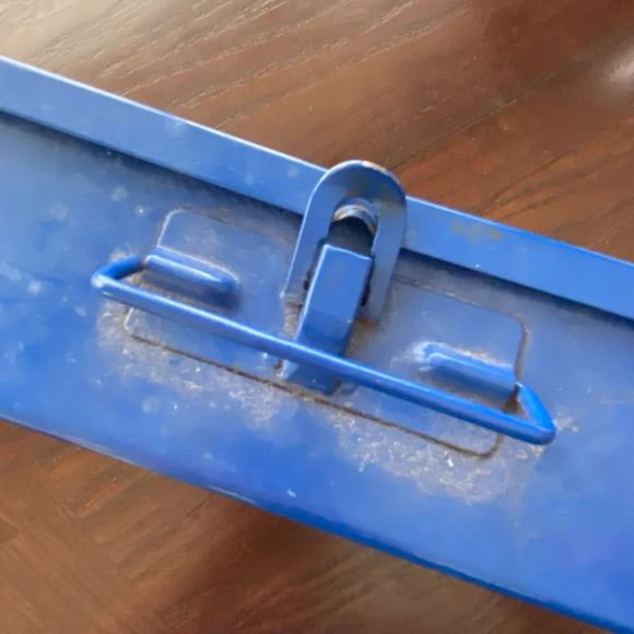 Vintage 1980s Johnson & Johnson Wall Mount Metal First Aid Kit #8161 - Picture 7 of 9